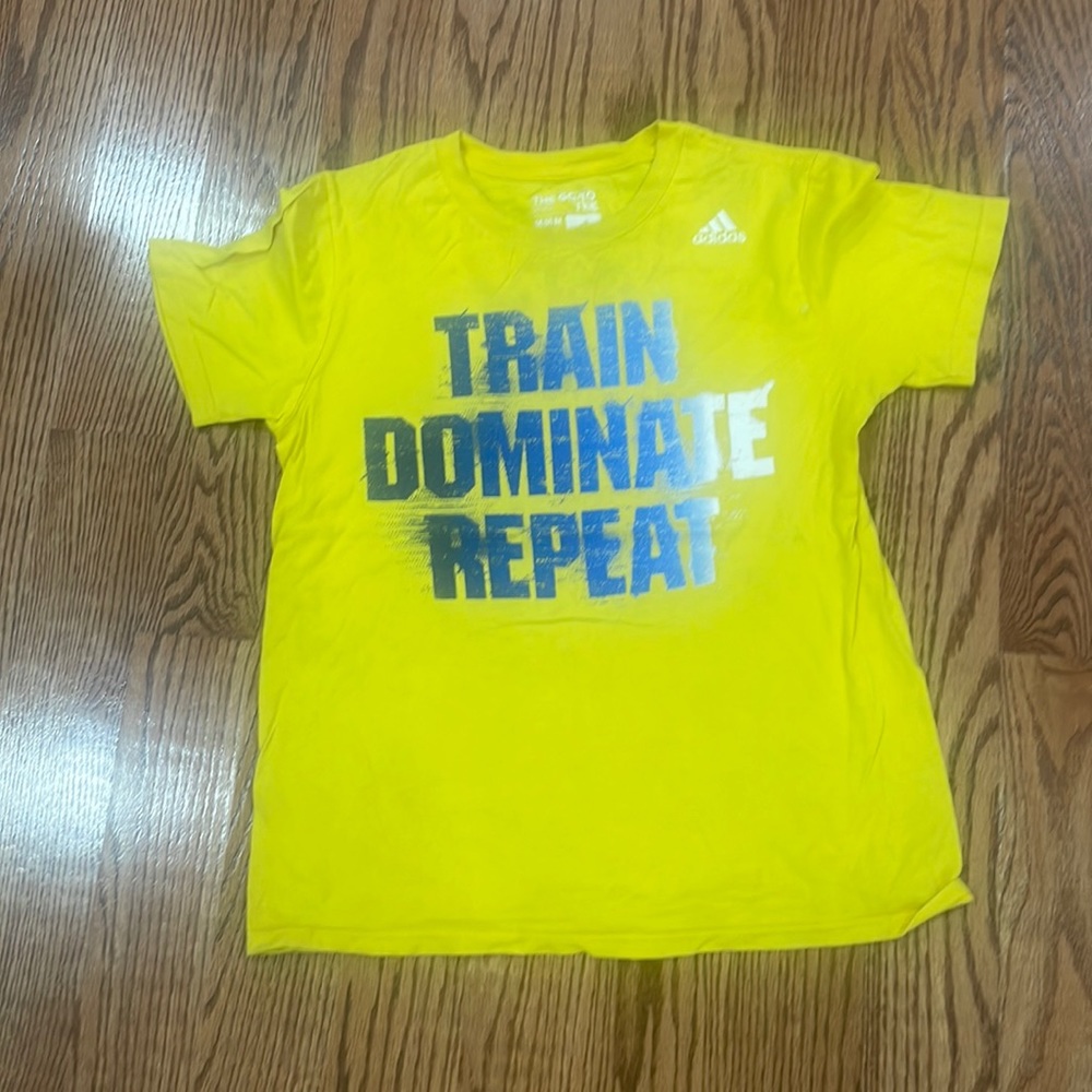 T shirt adidas size 10/12 good condition kids
